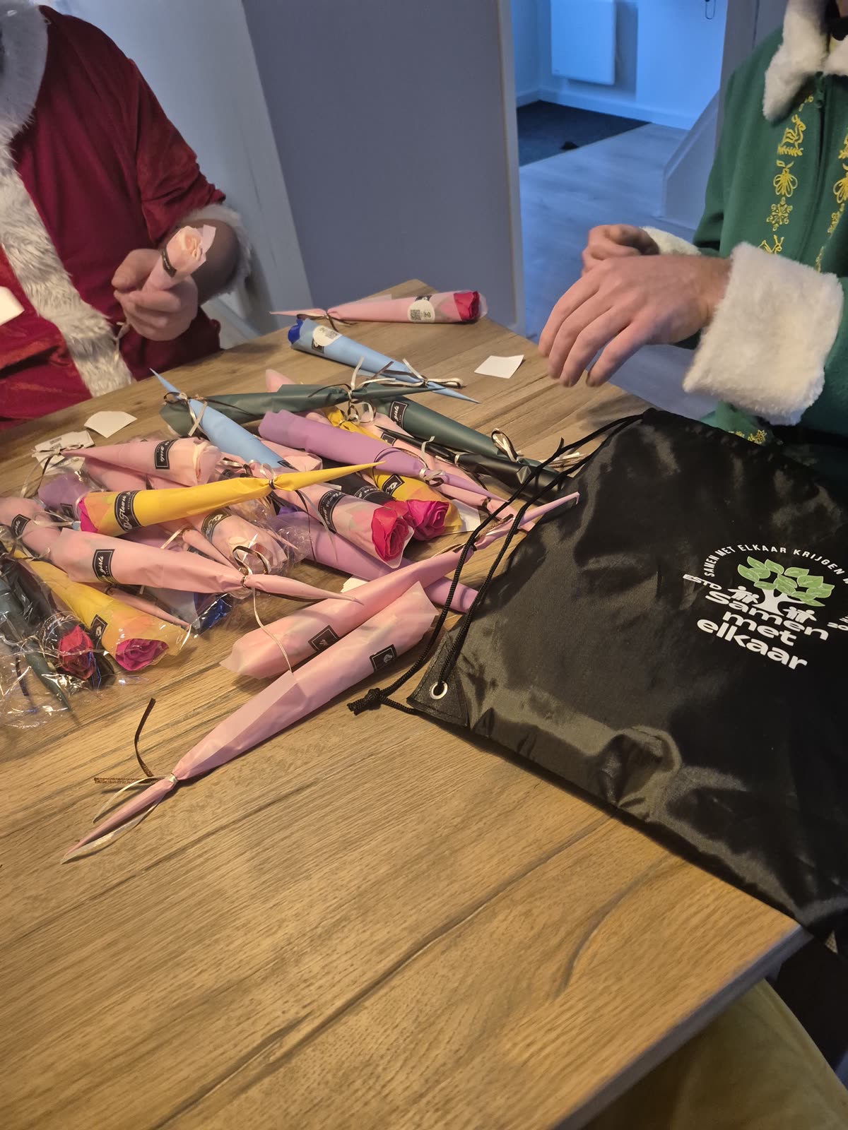 Cadeautjes inpakken voor de ronde