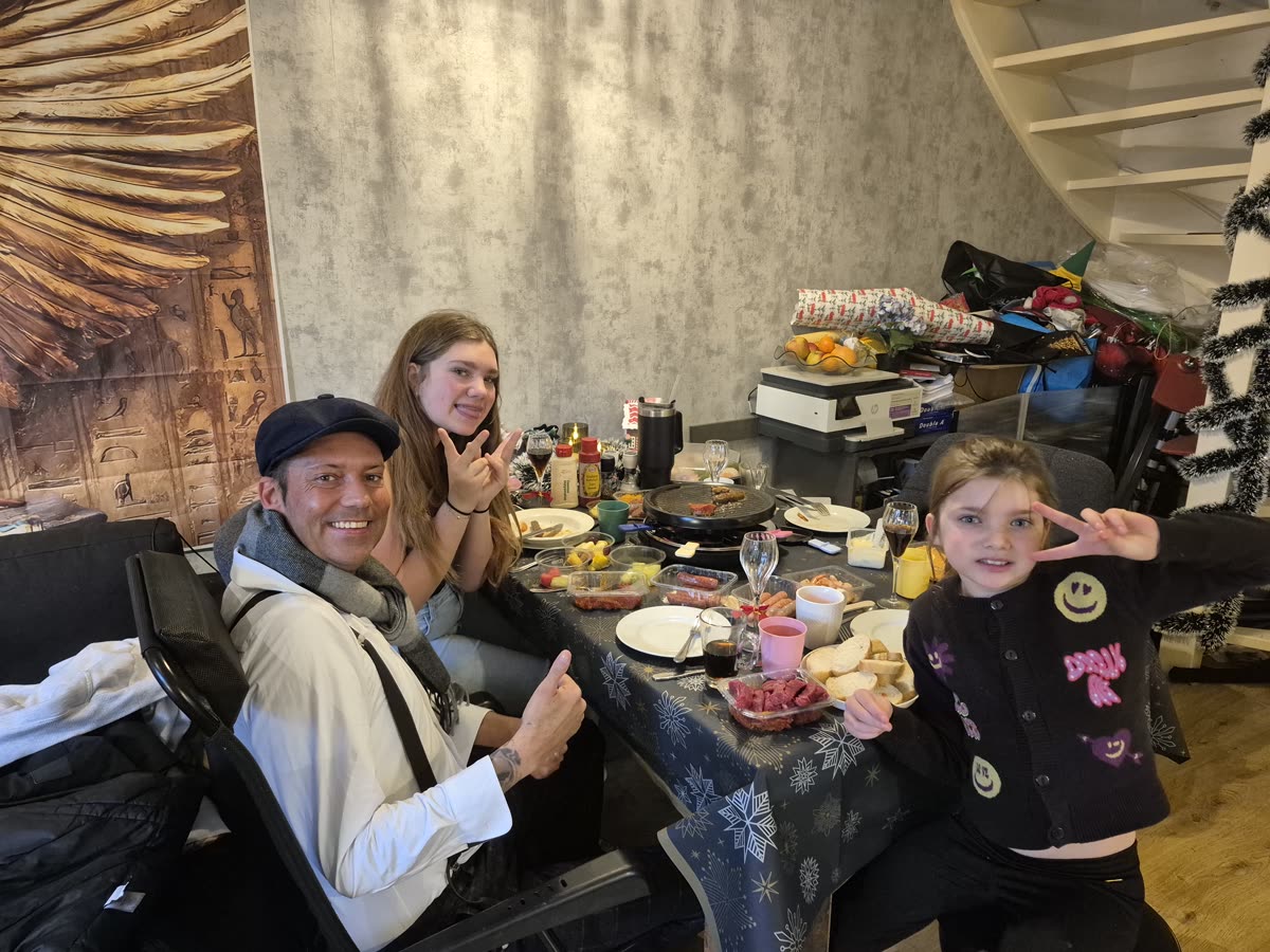 Samen aan tafel met wat lekkers
